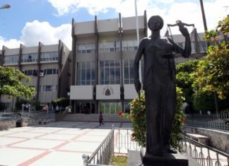 Donde estan mas de una decena de expedientes que contienen reparos?