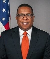 Brian Nichols sustituirá por dos meses a Encargada de Negocios de embajada americana