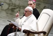 Nadie está obligado a pagar por las misas, advierte el papa Francisco