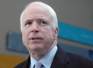 McCain, con cáncer cerebral, pide que Trump no acuda a su funeral