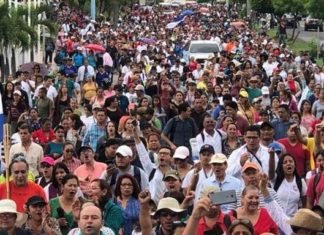 En el segundo día de paro nacional, hondureños se movilizan contra planes de privatización