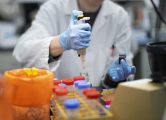 Libre pide a Rusia ayuda con medicamentos y pruebas para detectar COVID-19