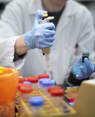 Libre pide a Rusia ayuda con medicamentos y pruebas para detectar COVID-19