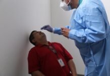 Periodistas se someten a tercera jornada de aplicación de pruebas PCR-RT en UNAH-VS