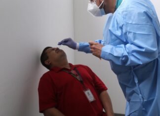 Periodistas se someten a tercera jornada de aplicación de pruebas PCR-RT en UNAH-VS