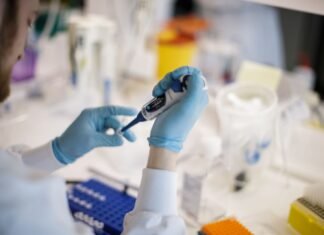 Moderna inicia la fase 3 de su vacuna contra la COVID-19 y dobla la financiación