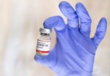 Error en dosis acaba siendo golpe de suerte para AstraZeneca y Oxford