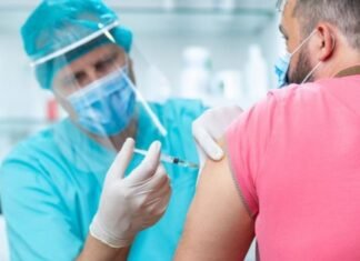 Qué se sabe de la nueva variante híbrida de COVID-19 que está provocado un aumento de casos en Vietnam