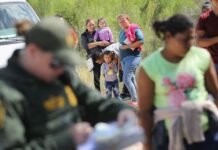 Logran encontrar a los padres de más de 100 niños inmigrantes separados por la Administración Trump