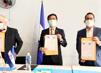 Taiwán entrega más de 400 mil lempiras para ayudar a mujeres con discapacidad visual