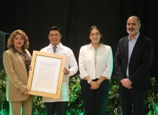 CCIC otorga reconocimiento a viceministro de Salud por eficiente manejo de pandemia